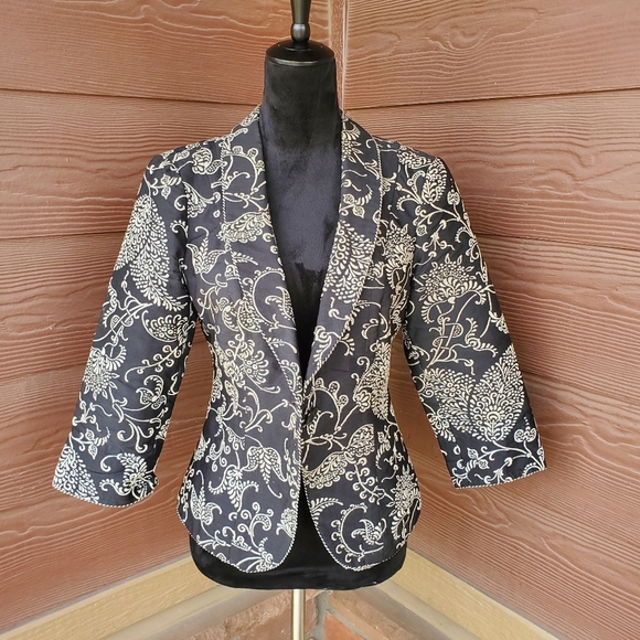 CAbi Eliza Tapestry Brocade Embroidered Black and Cream Jacket Blazer Size 2 EUC - Picture 14 of 16